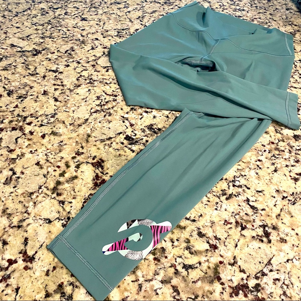 Lululemon X Peloton Jungle Wunder Under Size 10 leggings